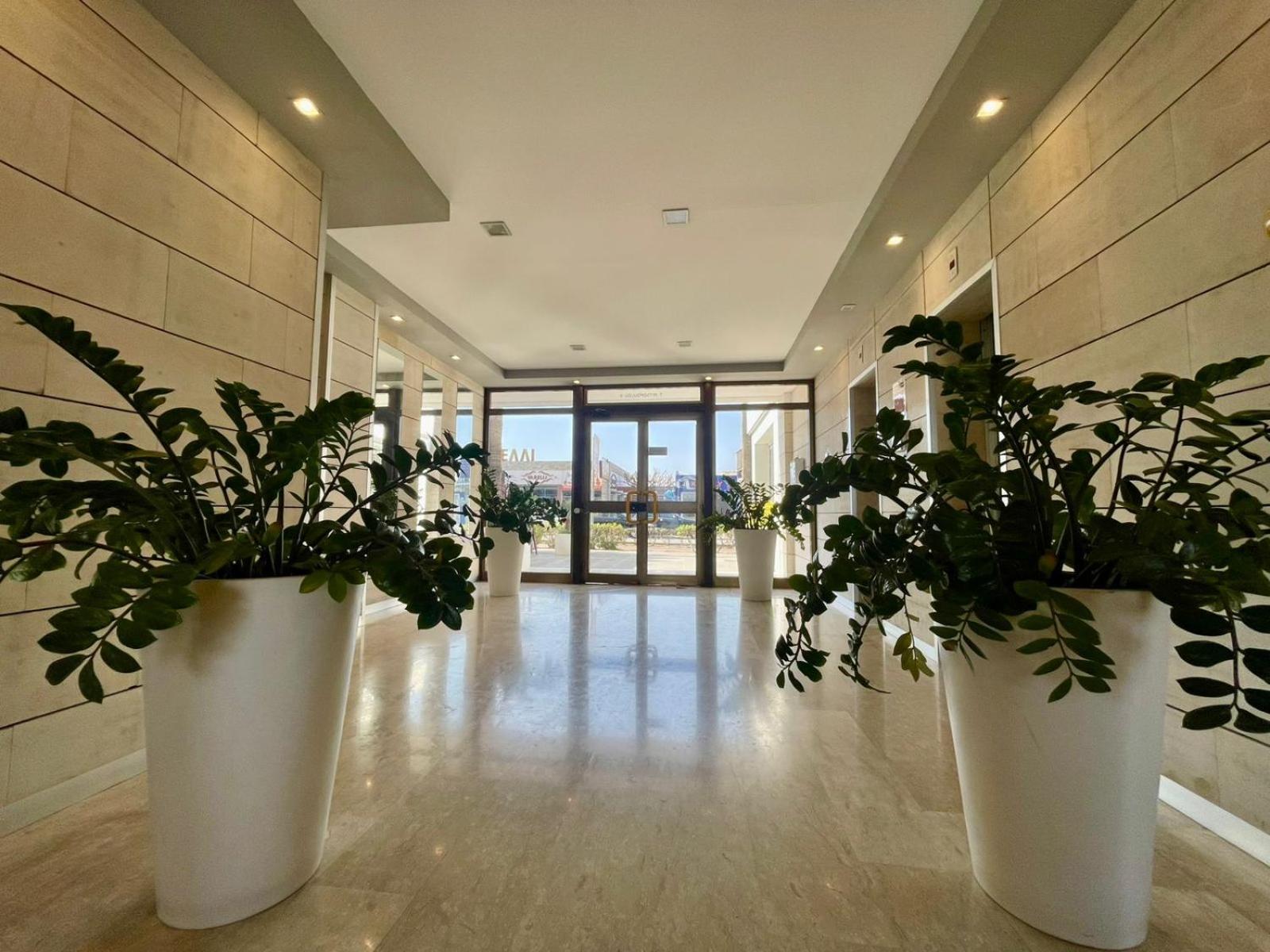 לרנקה Sea View Suite In Makenzy מראה חיצוני תמונה