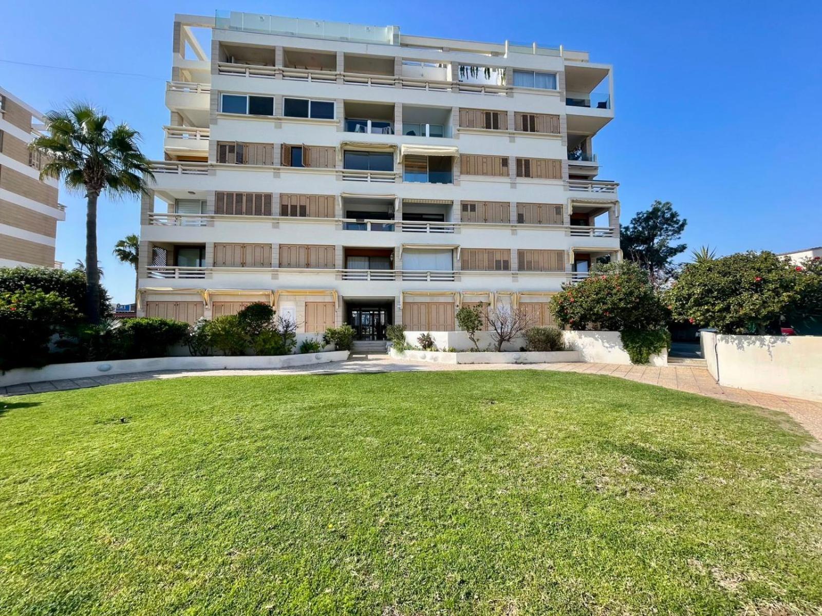 לרנקה Sea View Suite In Makenzy מראה חיצוני תמונה