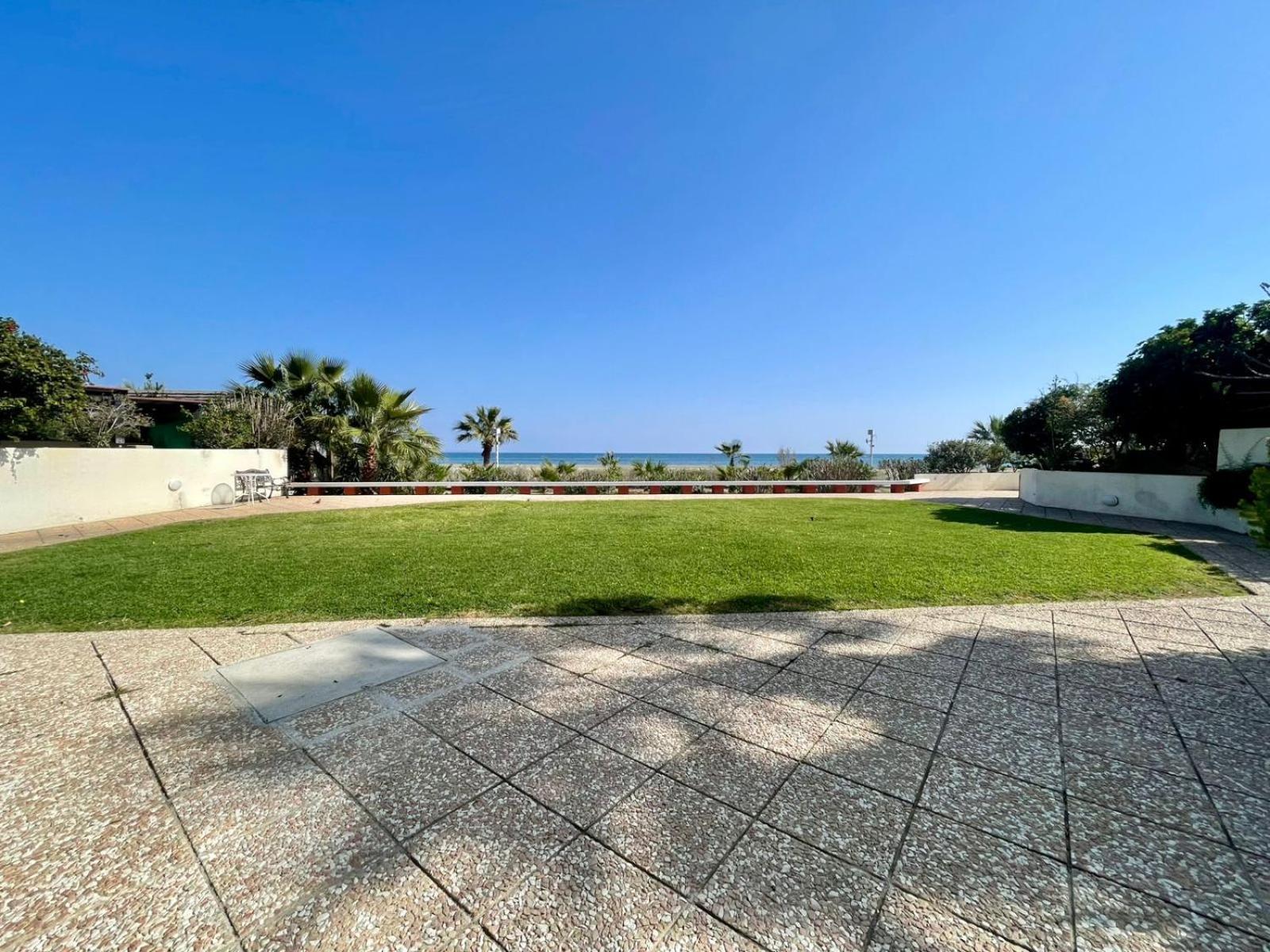 לרנקה Sea View Suite In Makenzy מראה חיצוני תמונה