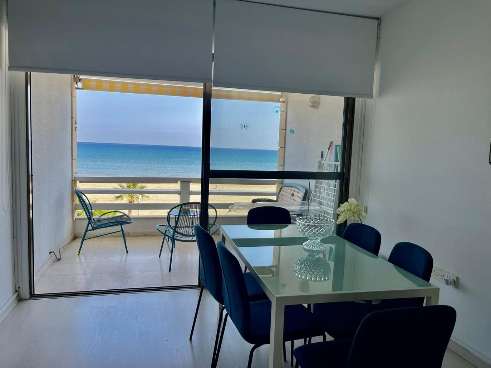 לרנקה Sea View Suite In Makenzy מראה חיצוני תמונה